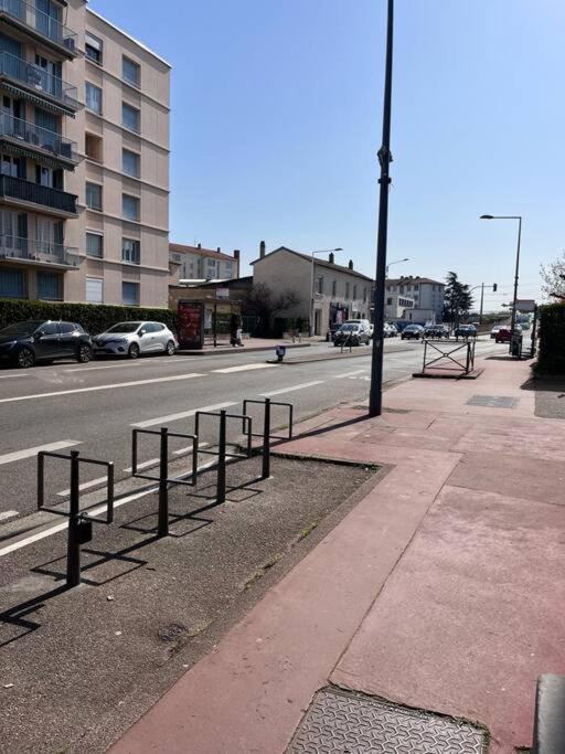 Le Pressense Apartamento Vénissieux Exterior foto